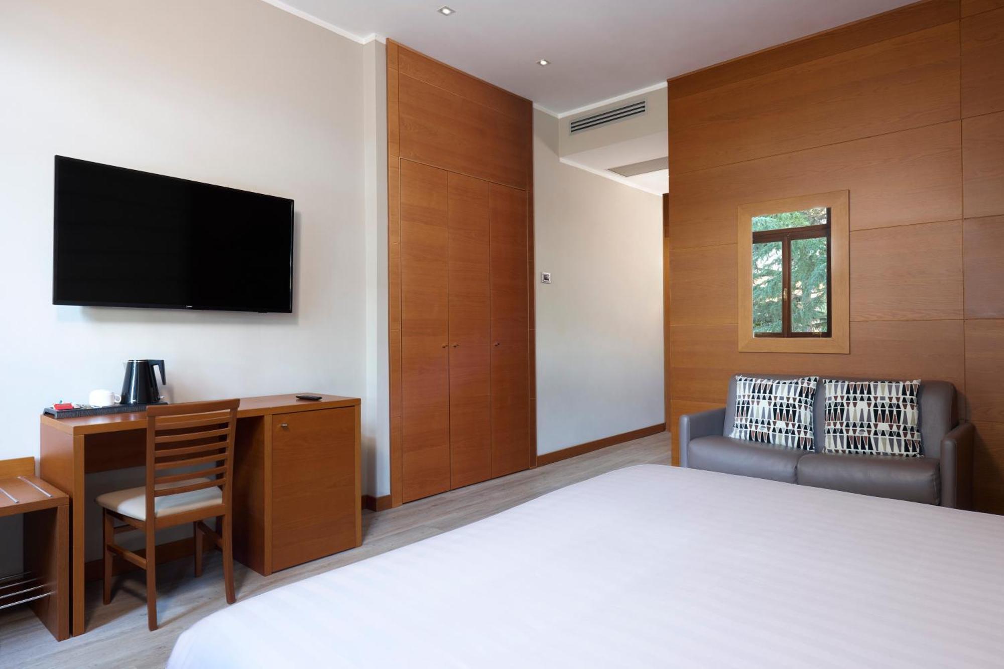 Deluxe Executive Double or Twin Room,1226981261:JPEG