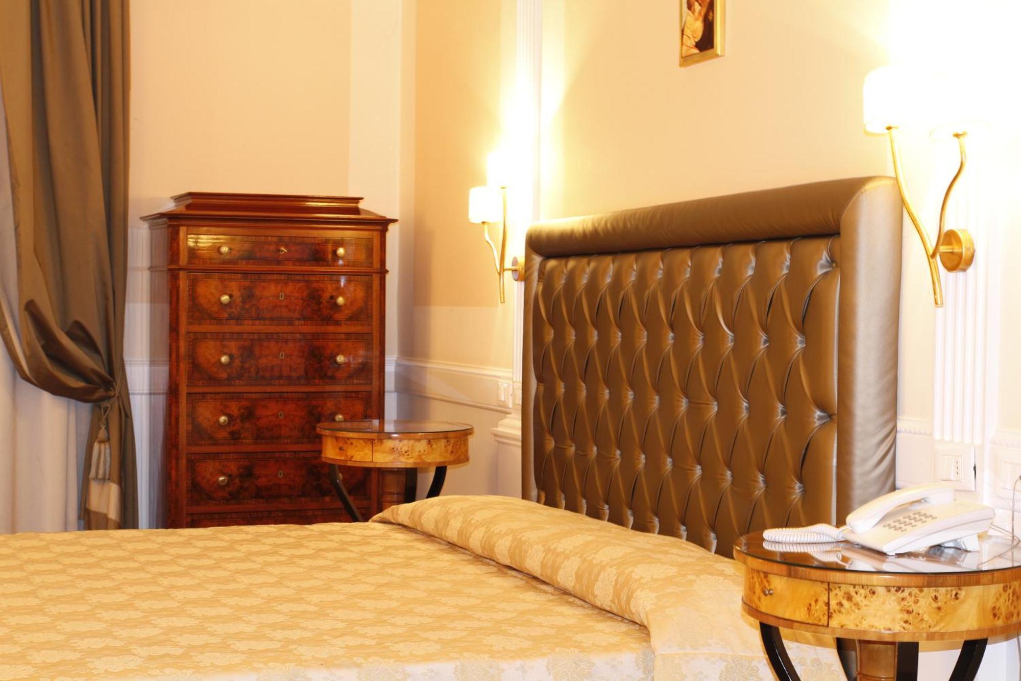 Double Room,693015321:JPEG